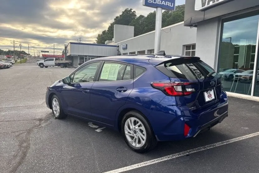 2025 Subaru Impreza Base photo 1