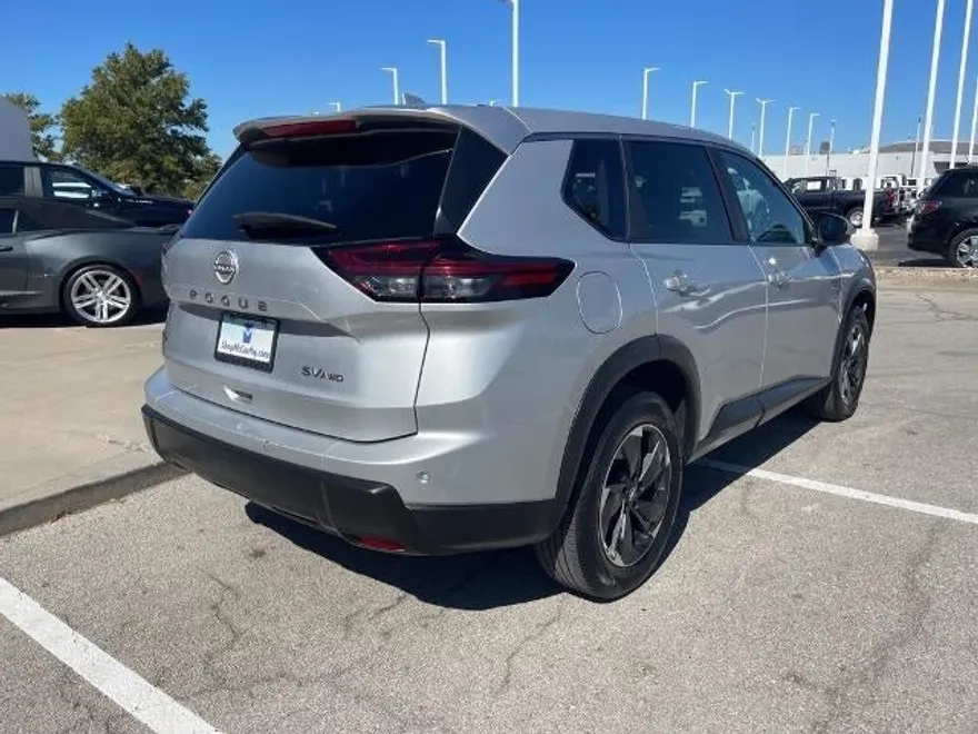 2024 Nissan Rogue SV photo 1