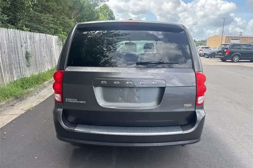 2016 Dodge Grand Caravan SE Plus photo 1