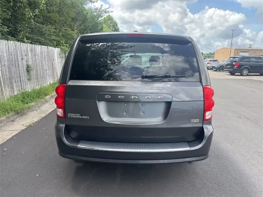 2016 Dodge Grand Caravan SE Plus photo 1