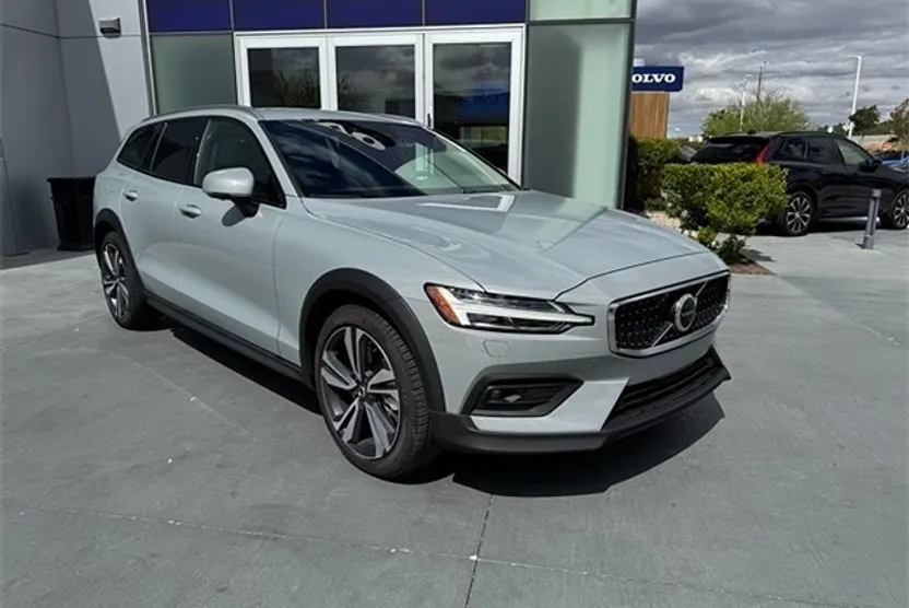 2026 Volvo V60 Cross Country B5 Plus photo 1