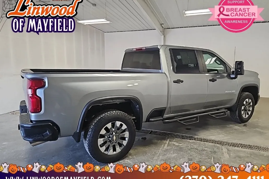 2025 Chevrolet Silverado Custom photo 1
