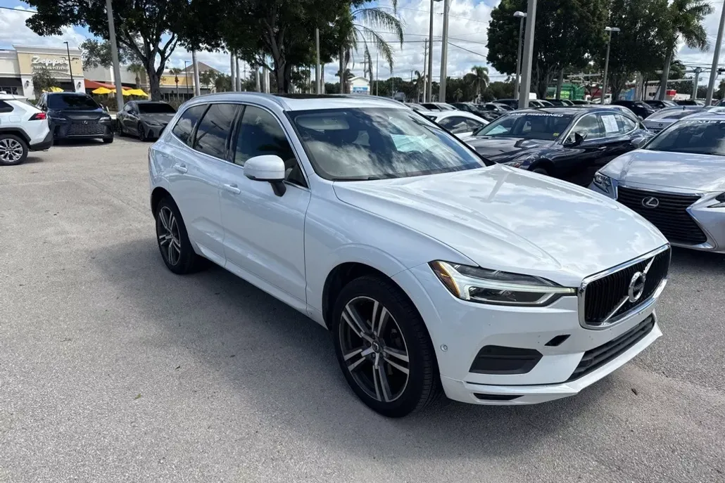2019 Volvo XC60 T5 Momentum photo 1