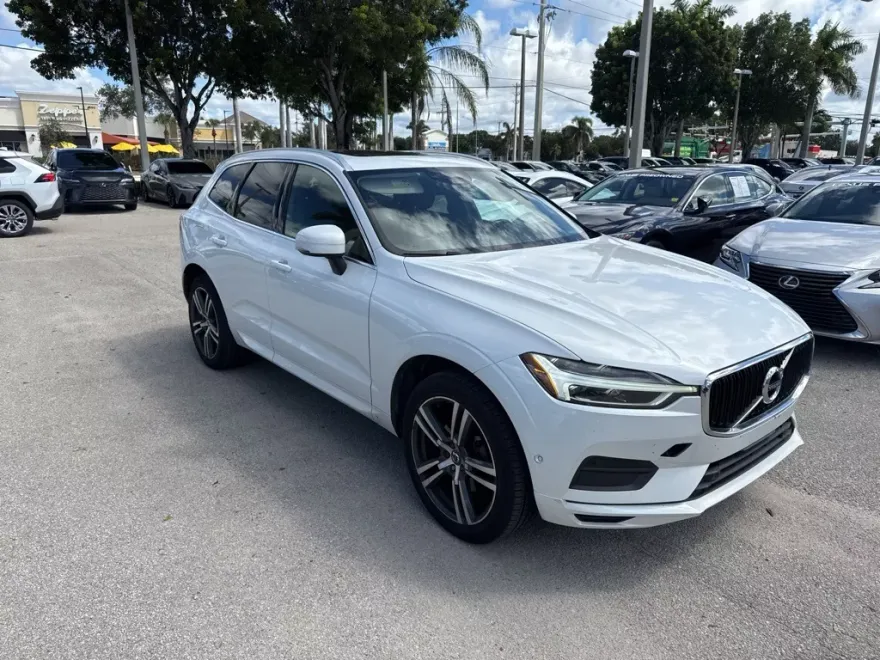 2019 Volvo XC60 T5 Momentum photo 1