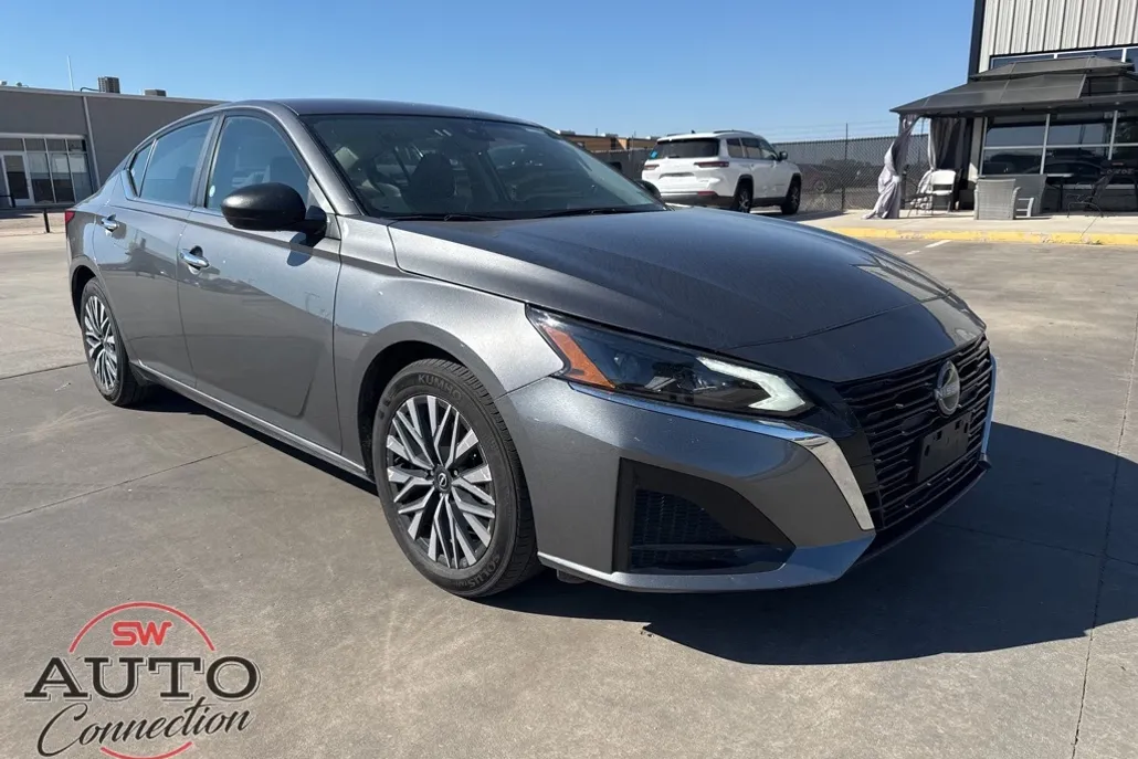 2024 Nissan Altima 2.5 SV photo 1
