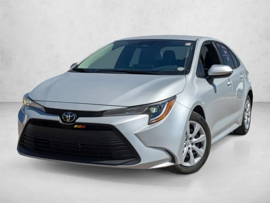 2024 Toyota Corolla LE photo 1