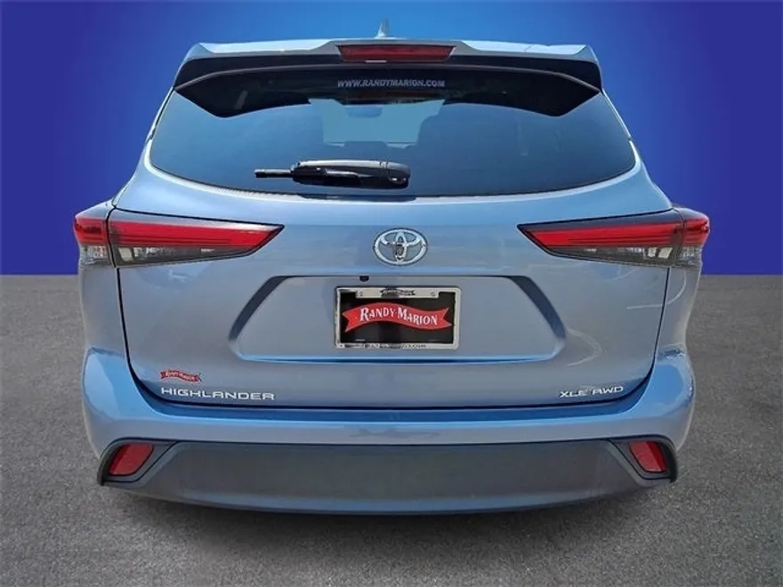 2021 Toyota Highlander XLE photo 1
