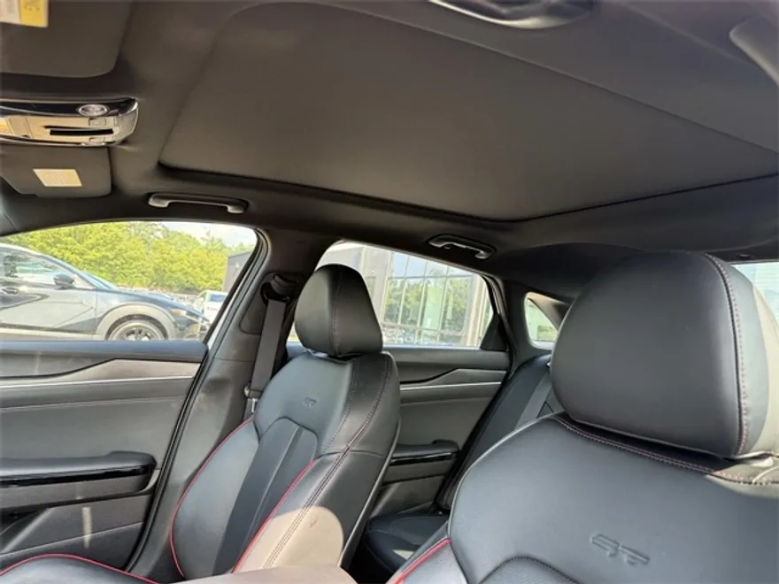 2023 Kia K5 GT photo 1
