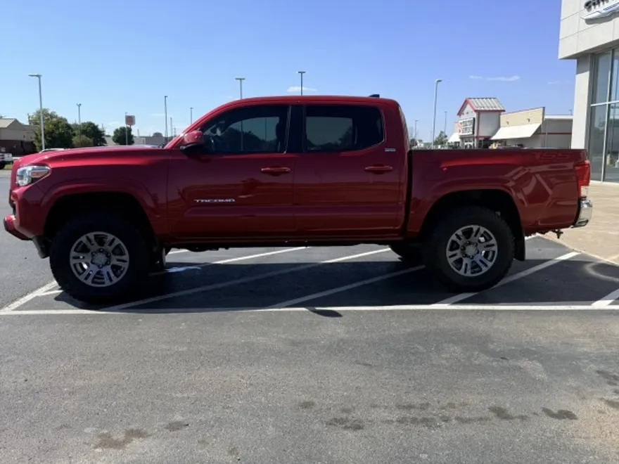 2016 Toyota Tacoma SR5 photo 1