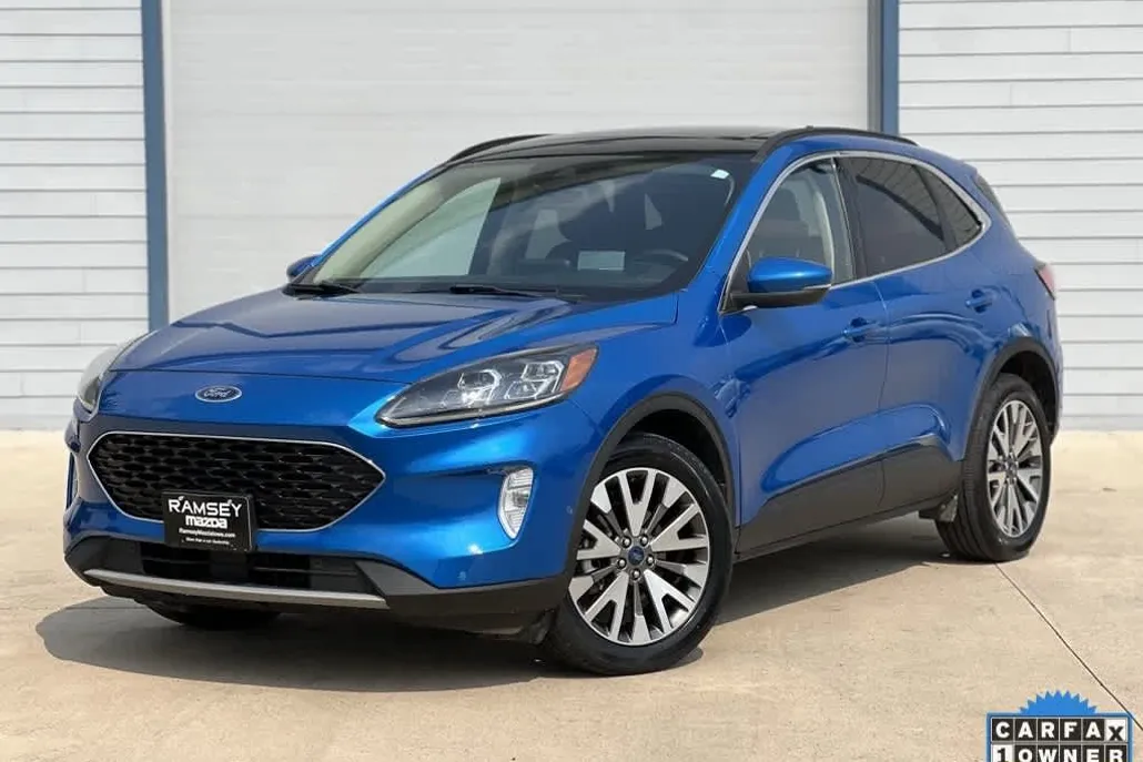 2020 Ford Escape Titanium Hybrid photo 1