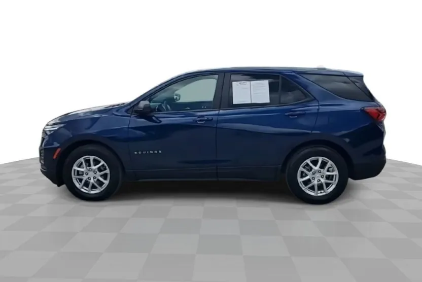 2023 Chevrolet Equinox LS photo 1