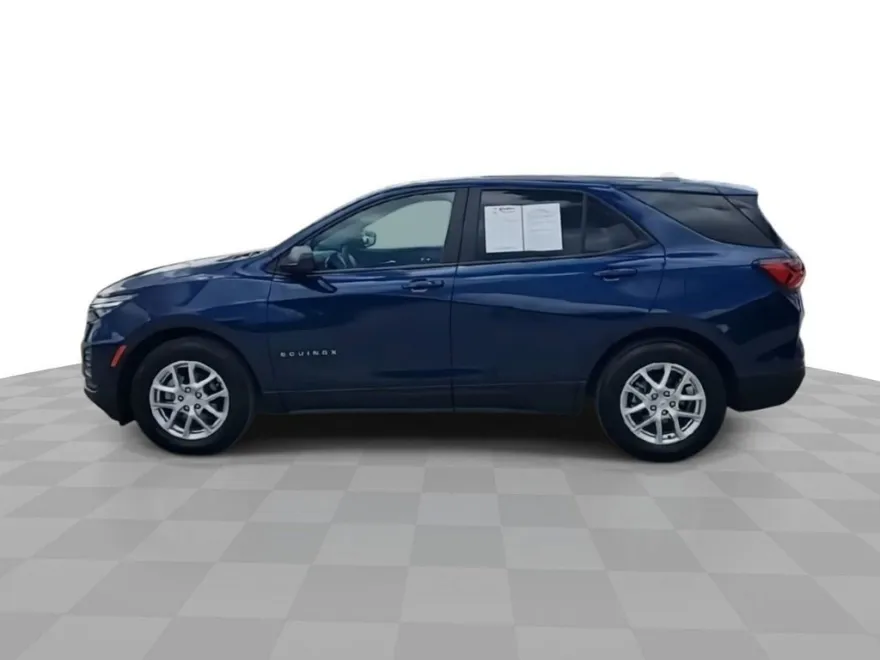 2023 Chevrolet Equinox LS photo 1