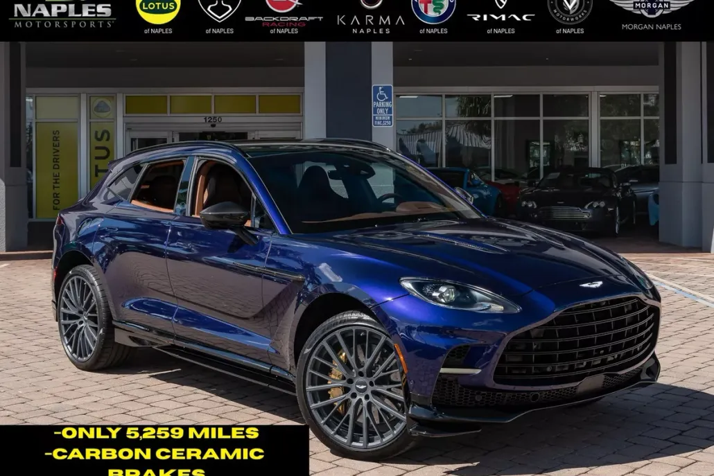 2023 Aston Martin DBX photo 1