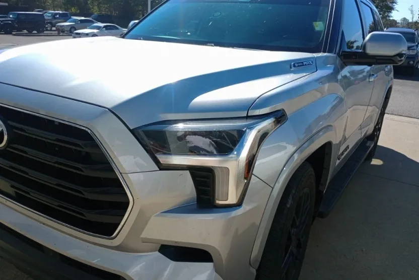 2024 Toyota Sequoia SR5 photo 1