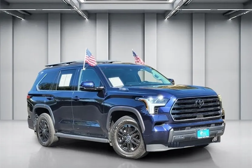 2024 Toyota Sequoia SR5 photo 1