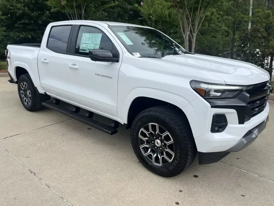 2025 Chevrolet Colorado Z71 photo 1