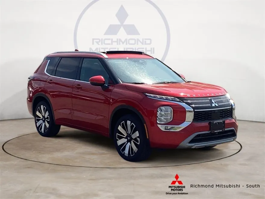 2025 Mitsubishi Outlander SEL photo 1