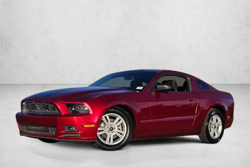 2014 Ford Mustang V6 photo 1