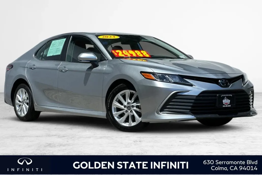 2023 Toyota Camry LE photo 1