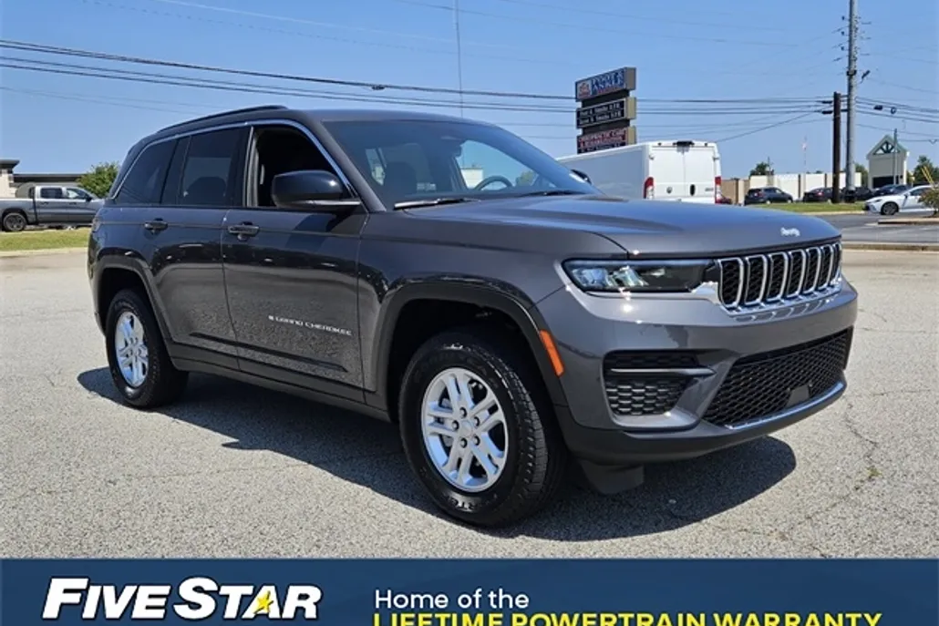 2025 Jeep Grand Cherokee Laredo photo 1