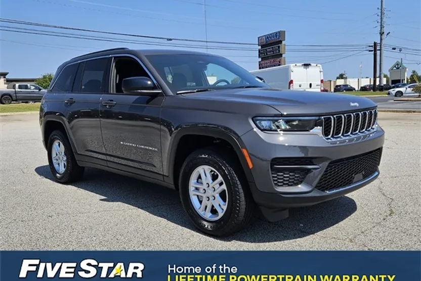 2025 Jeep Grand Cherokee Laredo photo 1