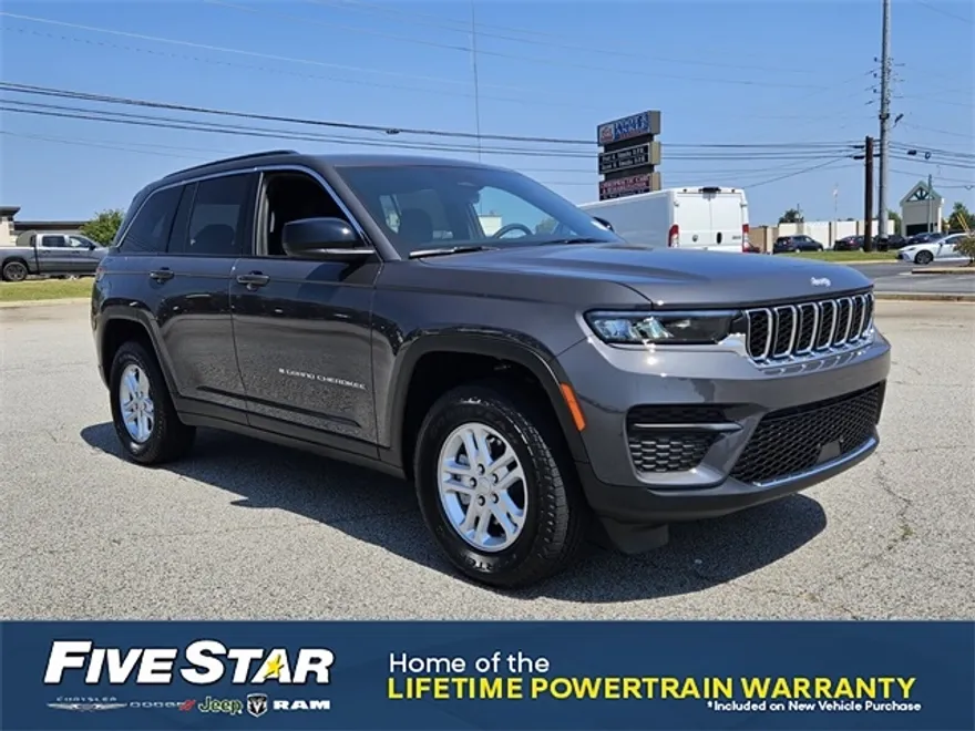 2025 Jeep Grand Cherokee Laredo photo 1