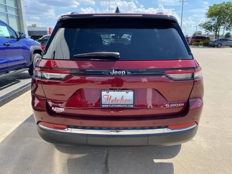 2023 Jeep Grand Cherokee Limited photo 1