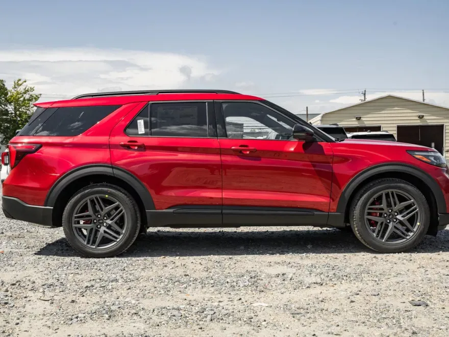 2025 Ford Explorer ST photo 1