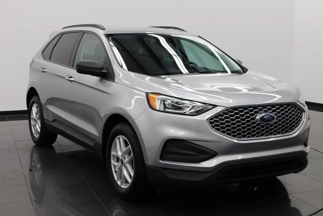 2023 Ford Edge SE photo 1