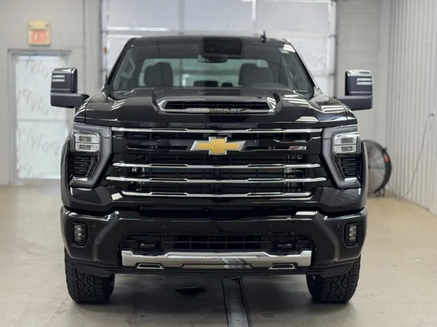 2025 Chevrolet Silverado 2500HD LT photo 1