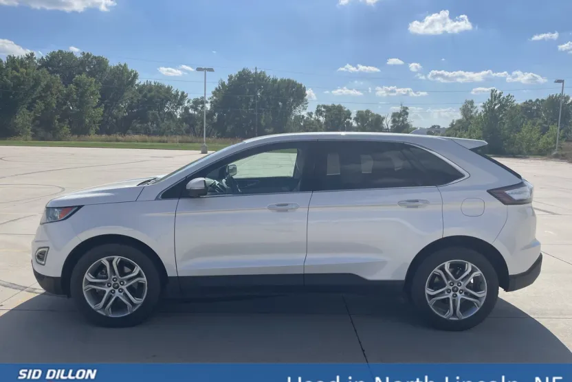 2016 Ford Edge Titanium photo 1