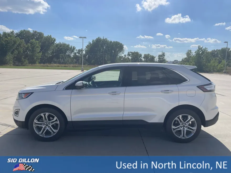2016 Ford Edge Titanium photo 1