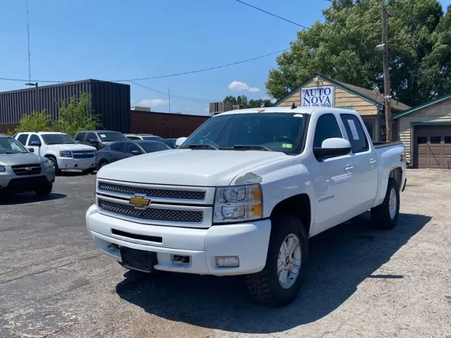 2012 Chevrolet Silverado 1500 LT photo 1