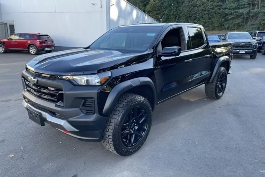 2023 Chevrolet Colorado Trail Boss photo 1
