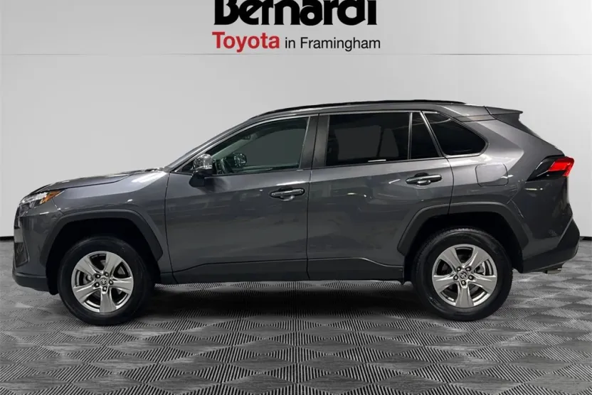 2023 Toyota RAV4 XLE photo 1