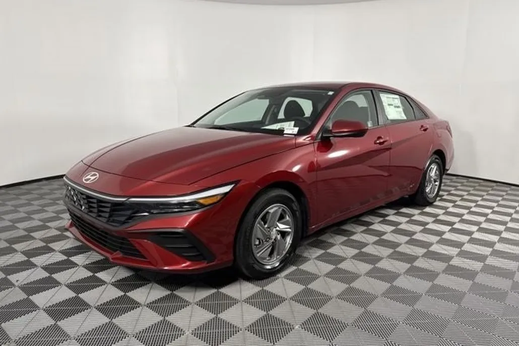2025 Hyundai Elantra SE photo 1
