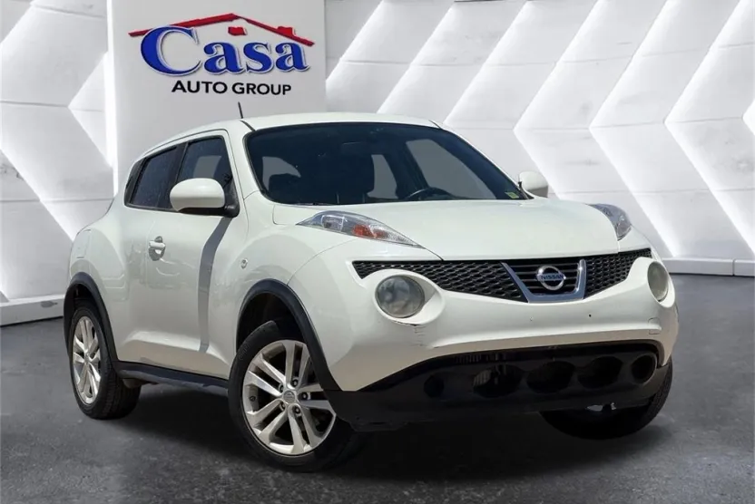 2012 Nissan Juke SV photo 1