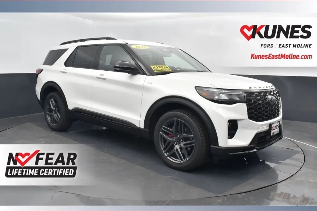 2025 Ford Explorer ST-Line photo 1