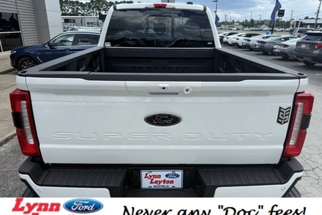 2025 Ford F-250 Lariat photo 1