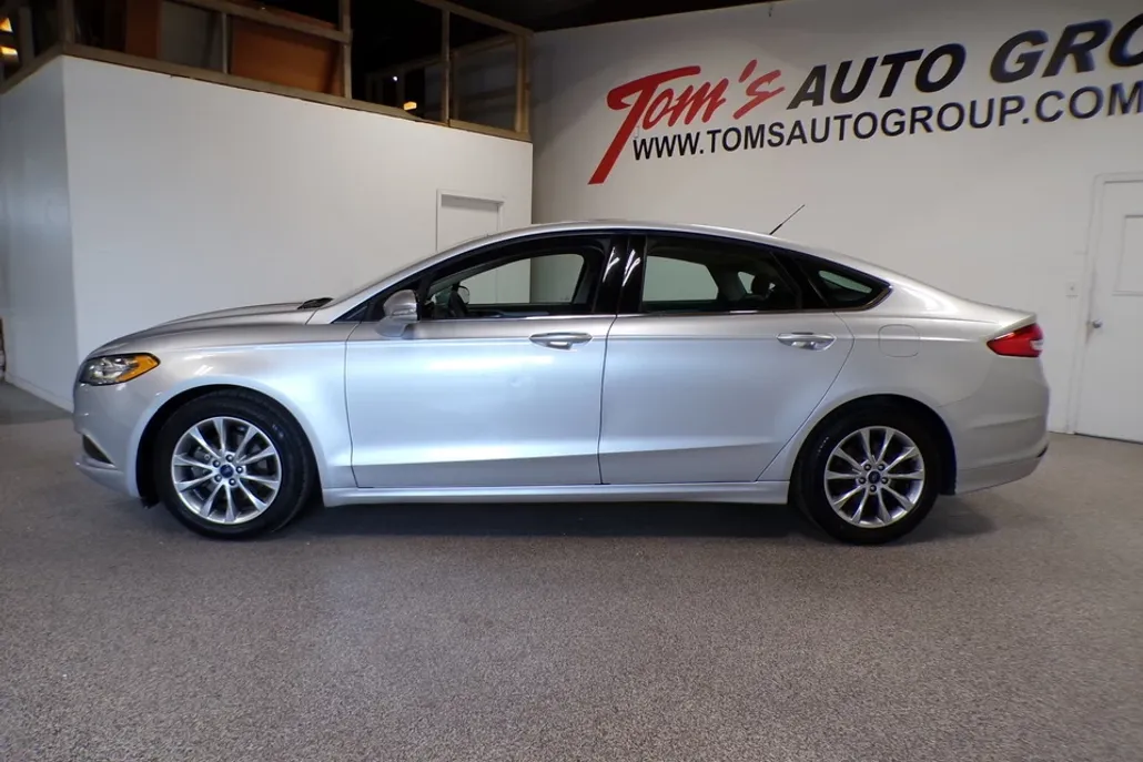 2017 Ford Fusion SE photo 1