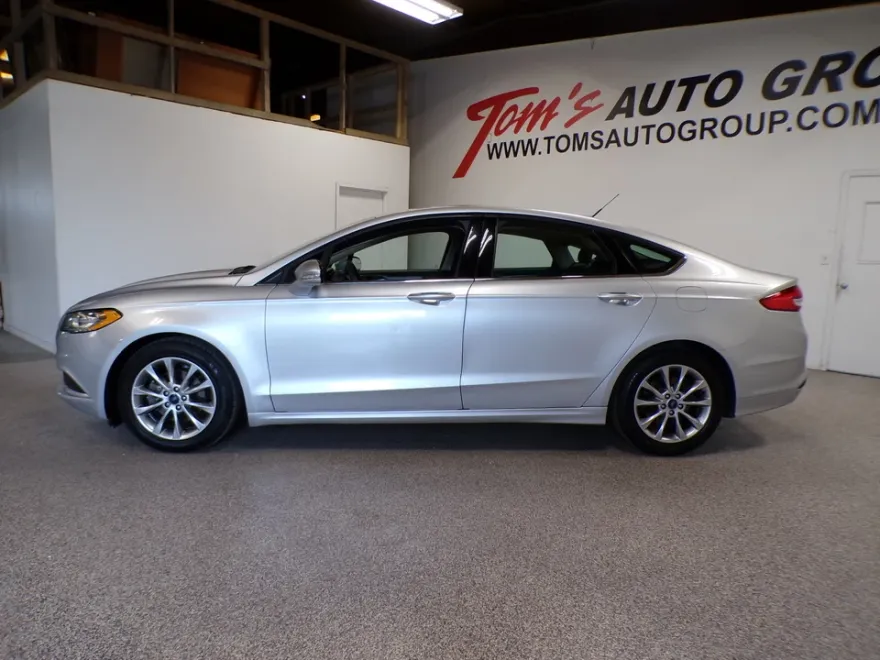 2017 Ford Fusion SE photo 1