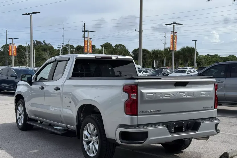2019 Chevrolet Silverado 1500 Custom photo 1