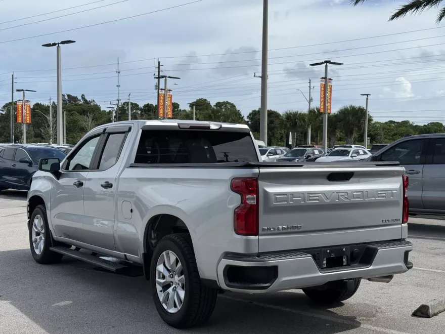 2019 Chevrolet Silverado 1500 Custom photo 1