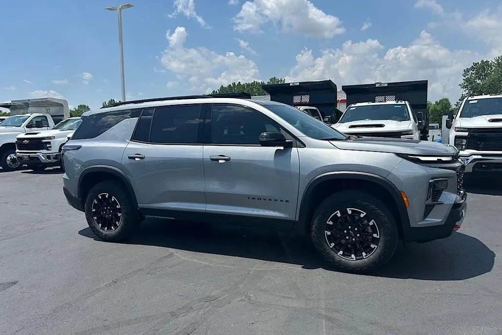 2024 Chevrolet Traverse Z71 photo 1