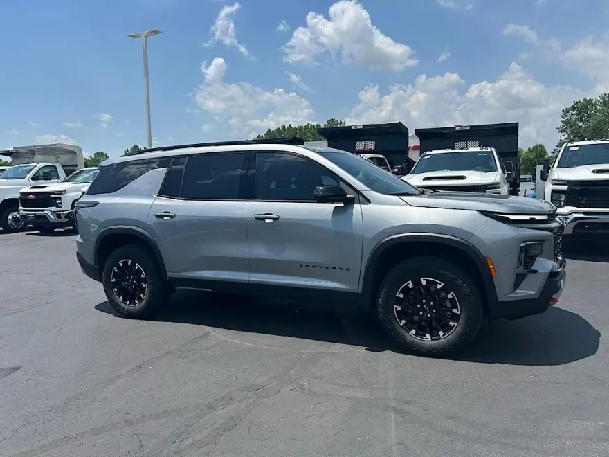 2024 Chevrolet Traverse Z71 photo 1