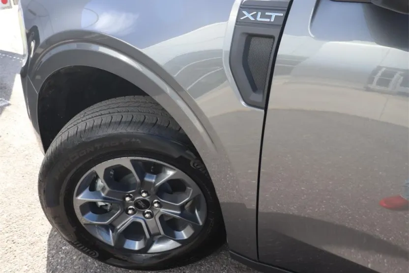 2025 Ford Maverick XLT photo 1