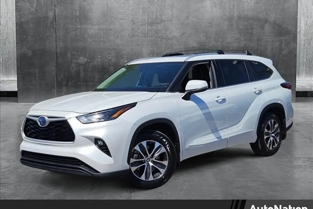 2022 Toyota Highlander Hybrid XLE photo 1
