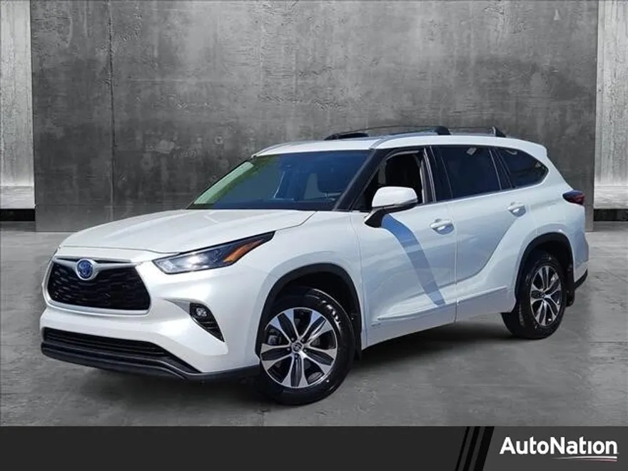 2022 Toyota Highlander Hybrid XLE photo 1