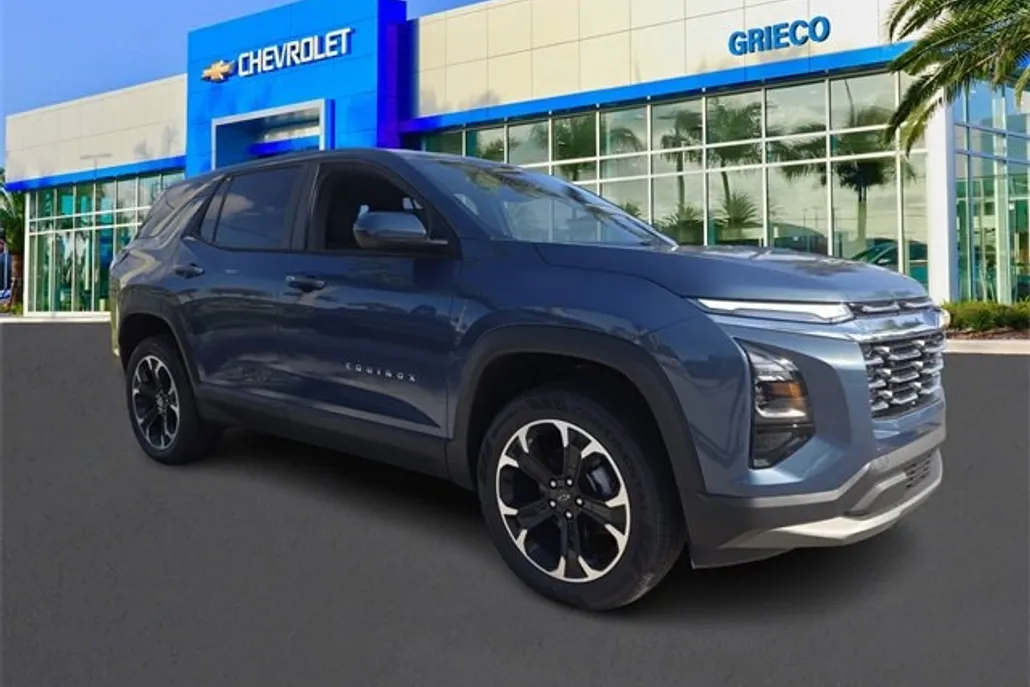 2025 Chevrolet Equinox LT photo 1