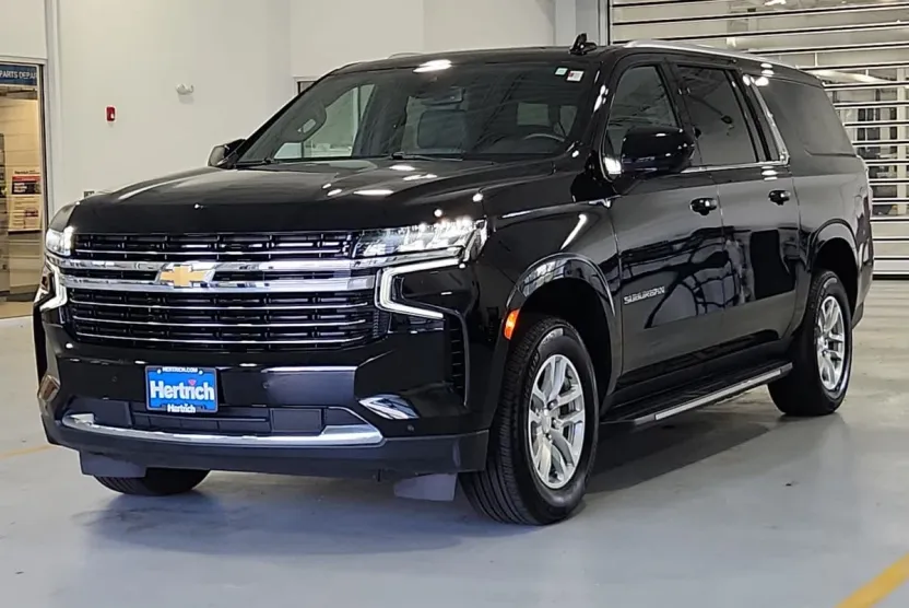 2024 Chevrolet Suburban LT photo 1